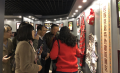 参观团在社区民族风情博物馆参观