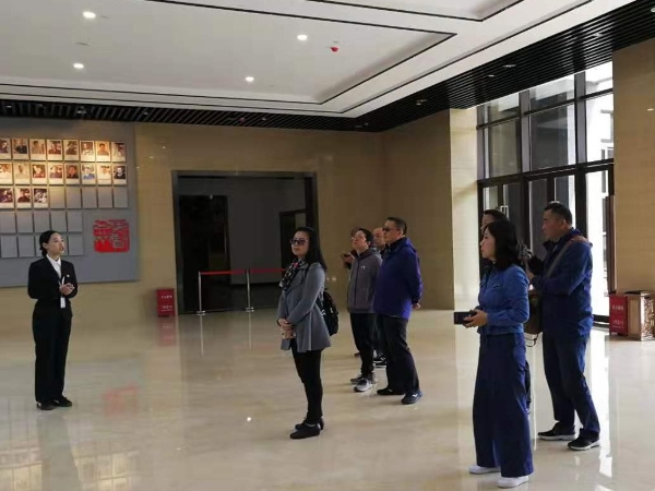 参观紫陶博物馆