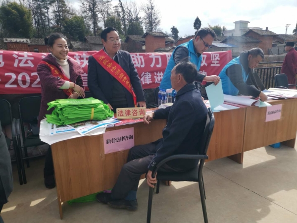 为群众提供法律咨询服务