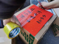 众人合力制香品