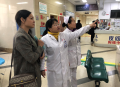 施茜同志和医院其他部门领导一起进行走访巡查