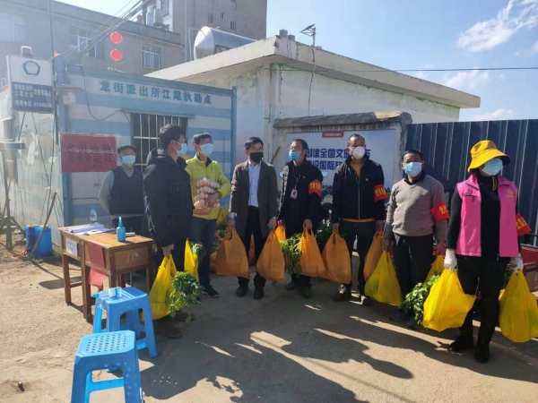 民建会员史明圆协调大棚蔬菜10余吨送到昆明有需求的医院、社区免费发放