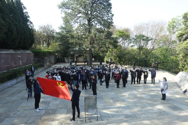 市委统战部走进爱国主义教育基地缅怀先烈