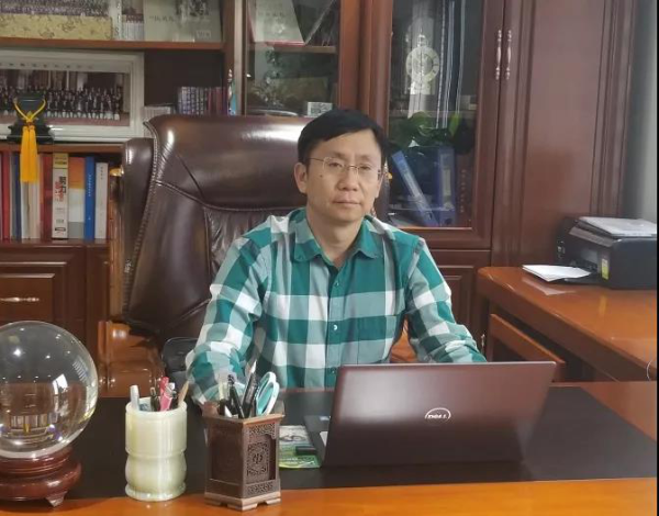 民革昆明市委常委、直属基层委主委、云南云聚堂药业有限公司董事长伏盅宝