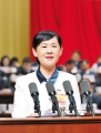 熊瑞丽代表政协昆明市第十三届委员会常务委员会作工作报告。