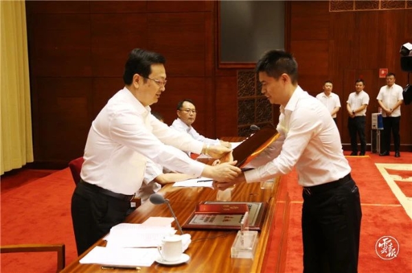 会上举行了云南省网络人士联谊分会成立仪式