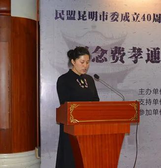 官渡古镇凡爵艺术馆馆长、青年盟员李晓青发言