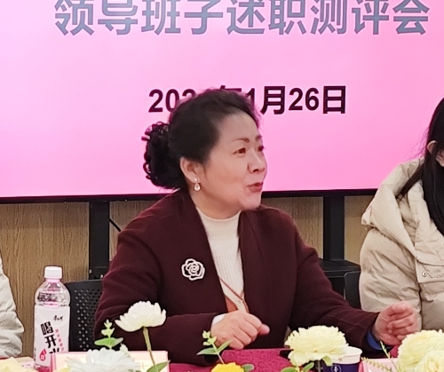 李霞与参训盟员交流