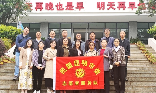 1、“烛光行动”志愿者合影