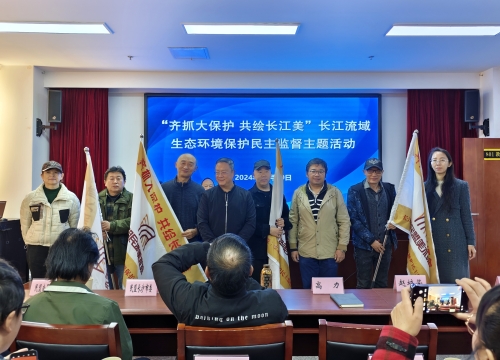 2.向活动队伍授旗