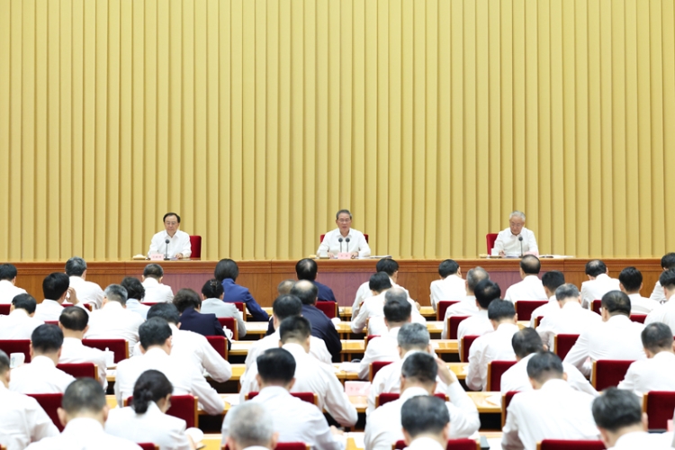 9月16日至17日，全国先进制造业大会在北京召开。会上传达了中共中央总书记、国家主席、中央军委主席习近平重要指示。中共中央政治局常委、国务院总理李强出席会议并讲话。