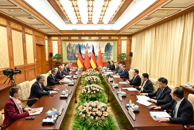 2月25日下午，国家主席习近平在北京钓鱼台国宾馆会见来华进行正式访问的德国总理默茨.