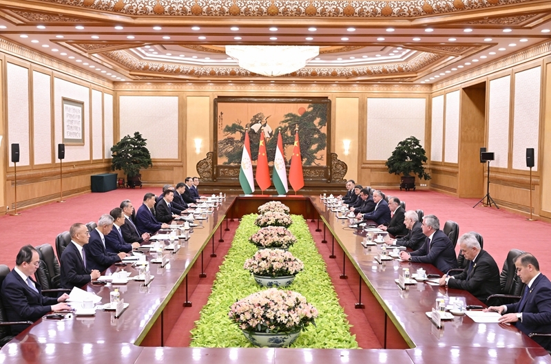 5月12日下午，国家主席习近平在北京人民大会堂同来华进行国事访问的塔吉克斯坦总统拉赫蒙举行会谈.