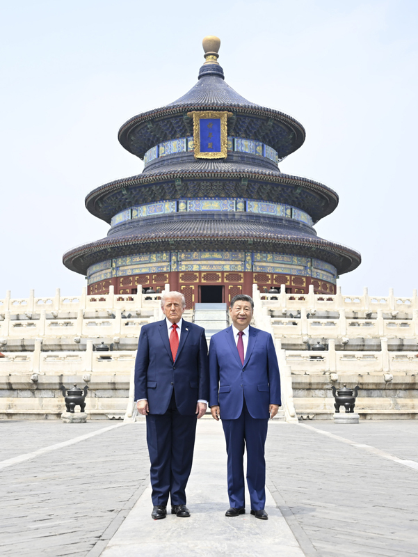 5月14日，国家主席习近平同来华进行国事访问的美国总统特朗普参观天坛。两国元首在祈年殿广场合影.