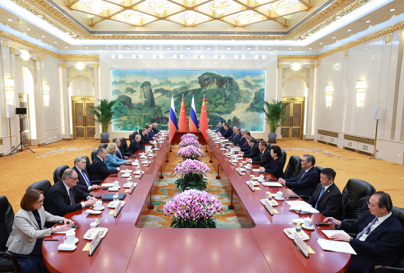 5月20日上午，国家主席习近平在北京人民大会堂同来华进行国事访问的俄罗斯总统普京举行会谈。这是两国元首举行小范围会谈。