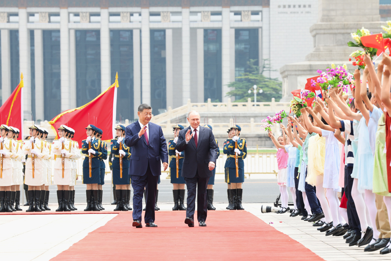 5月20日上午，国家主席习近平在北京人民大会堂同来华进行国事访问的俄罗斯总统普京举行会谈。会谈前，习近平在人民大会堂东门外广场为普京举行欢迎仪式..