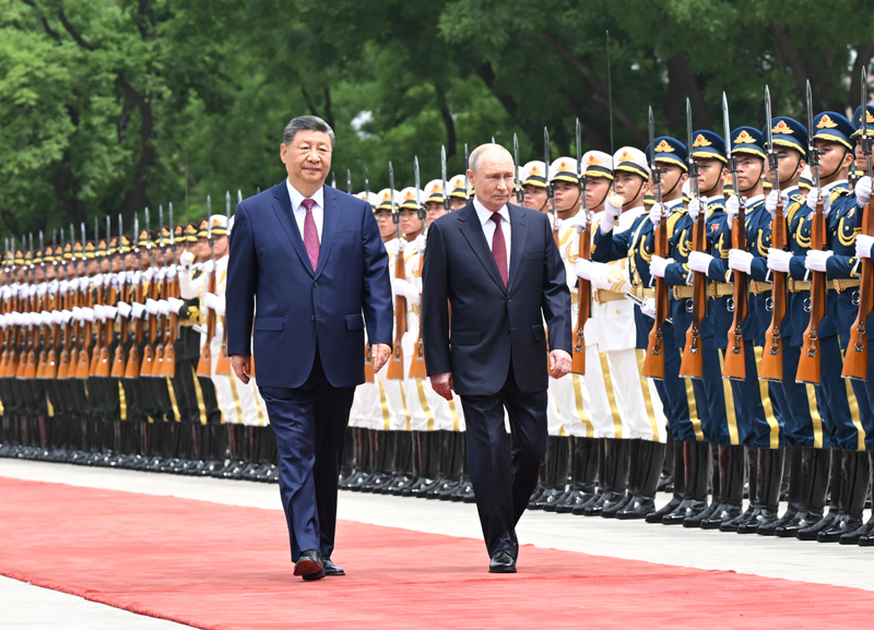 5月20日上午，国家主席习近平在北京人民大会堂同来华进行国事访问的俄罗斯总统普京举行会谈。会谈前，习近平在人民大会堂东门外广场为普京举行欢迎仪式...