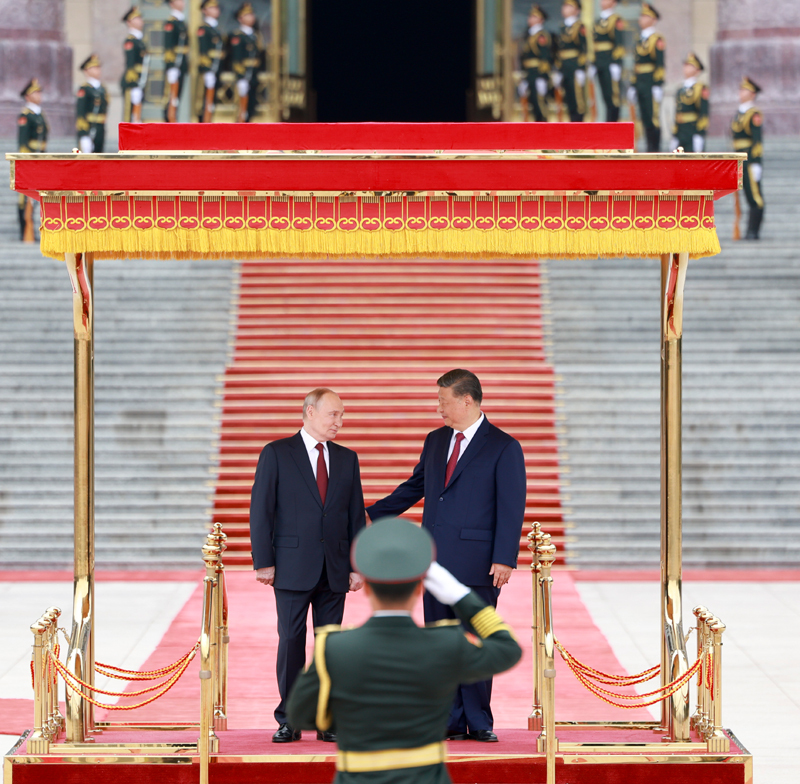 5月20日上午，国家主席习近平在北京人民大会堂同来华进行国事访问的俄罗斯总统普京举行会谈。会谈前，习近平在人民大会堂东门外广场为普京举行欢迎仪式.....
