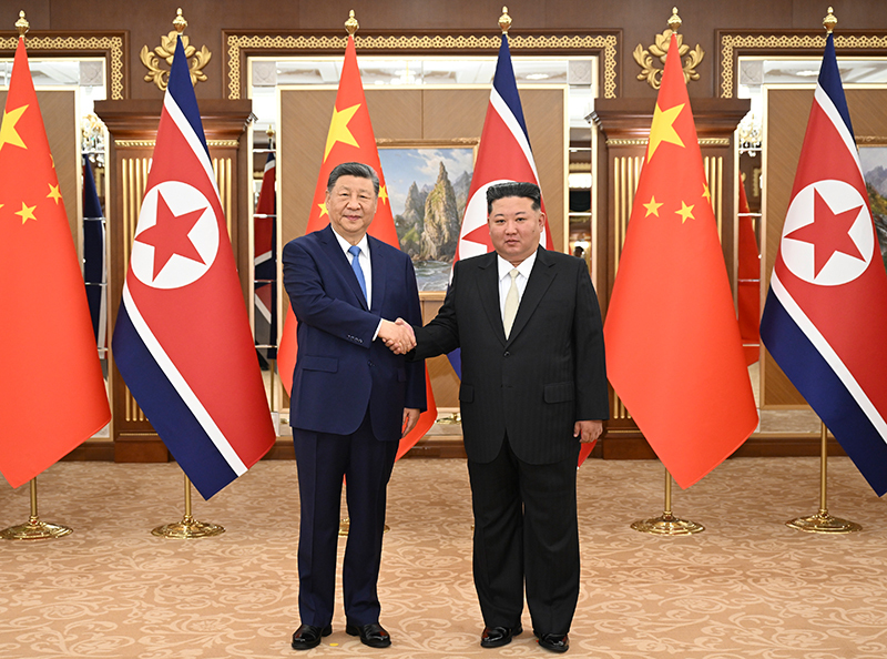 当地时间6月8日下午，中共中央总书记、国家主席习近平在平壤锦绣山迎宾馆同朝鲜劳动党总书记、国务委员长金正恩举行会谈.