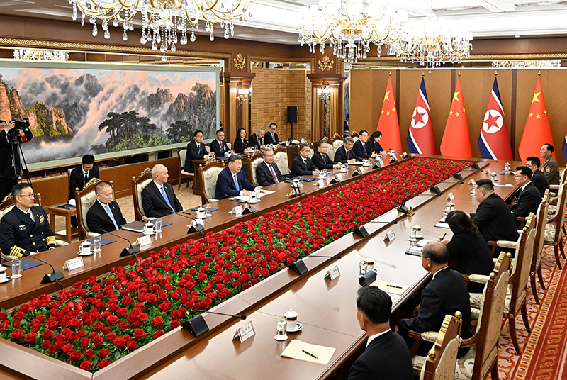 当地时间6月8日下午，中共中央总书记、国家主席习近平在平壤锦绣山迎宾馆同朝鲜劳动党总书记、国务委员长金正恩举行会谈....