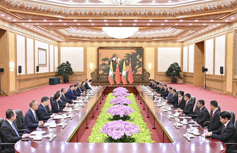 6月16日上午，国家主席习近平在北京人民大会堂同来华进行国事访问的缅甸总统敏昂莱举行会谈.