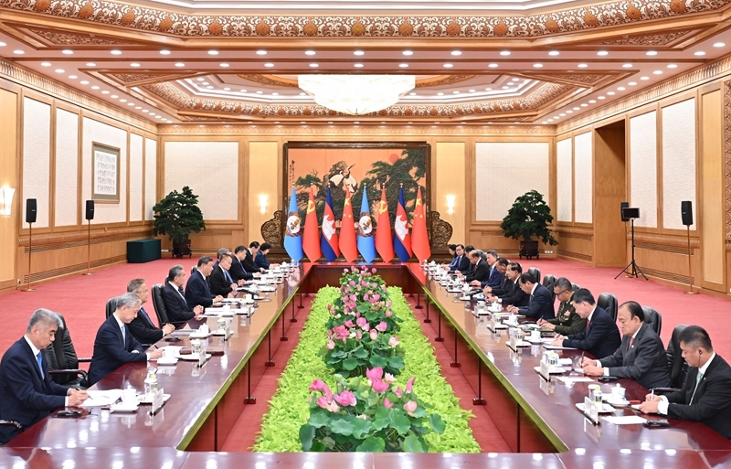 6月26日上午，中共中央总书记、国家主席习近平在北京人民大会堂会见柬埔寨人民党主席、参议院主席洪森.