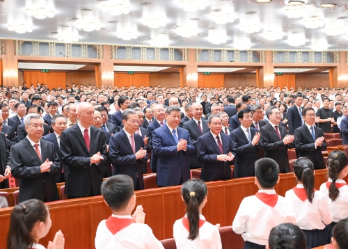 6月29日晚，庆祝中国共产党成立105周年音乐会《人民至上》在北京举行。习近平、李强、赵乐际、王沪宁、蔡奇、丁薛祥、李希、韩正等党和国家领导人，同约3000名观众一起观看演出.