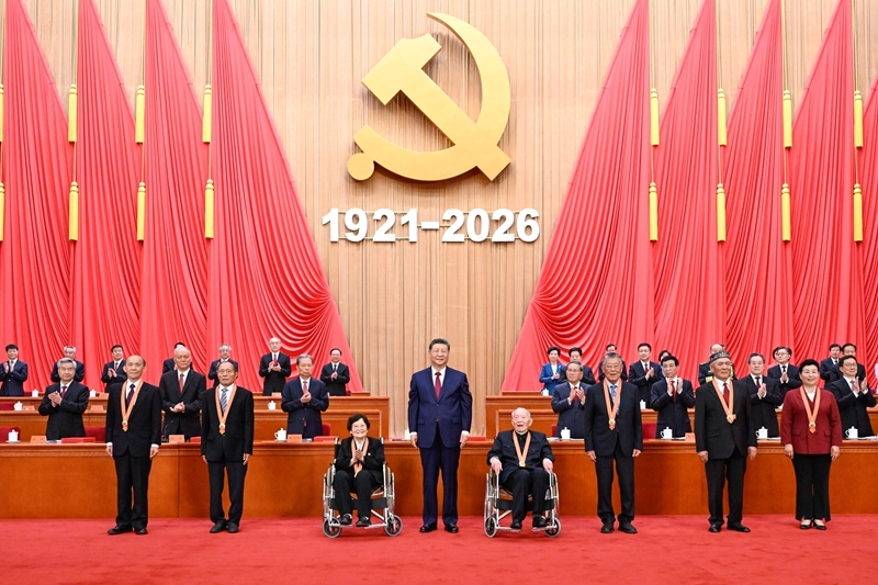 7月1日上午，庆祝中国共产党成立105周年大会在北京人民大会堂隆重举行。中共中央总书记、国家主席、中央军委主席习近平向“七一勋章”获得者颁授勋章。