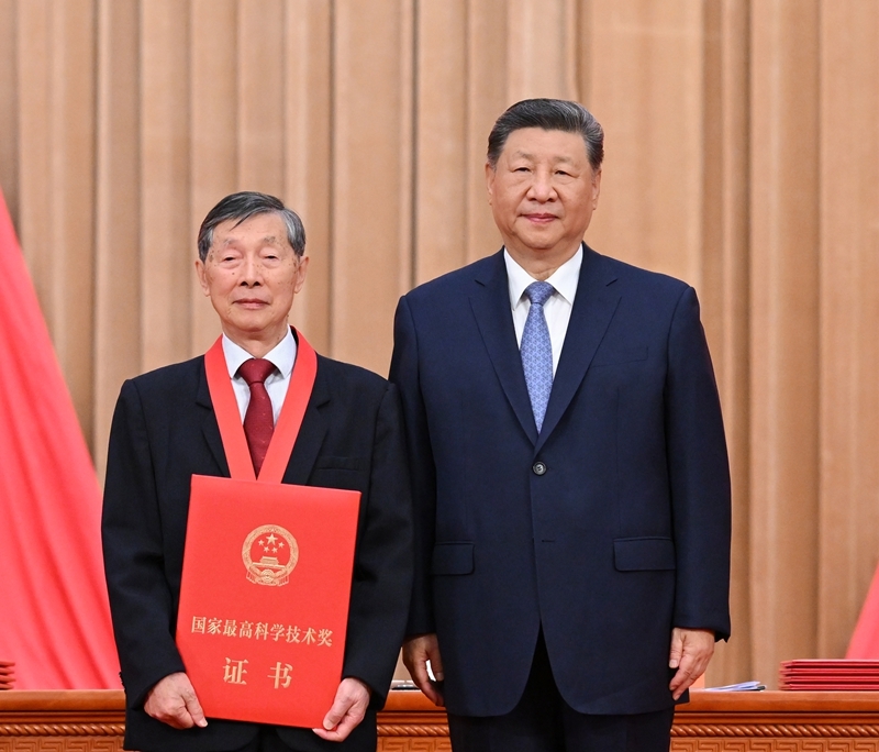 7月8日上午，国家科学技术奖励大会、中国科学院第二十二次院士大会和中国工程院第十八次院士大会、中国科学技术协会第十一次全国代表大会在北京人民大会堂隆重召开。2