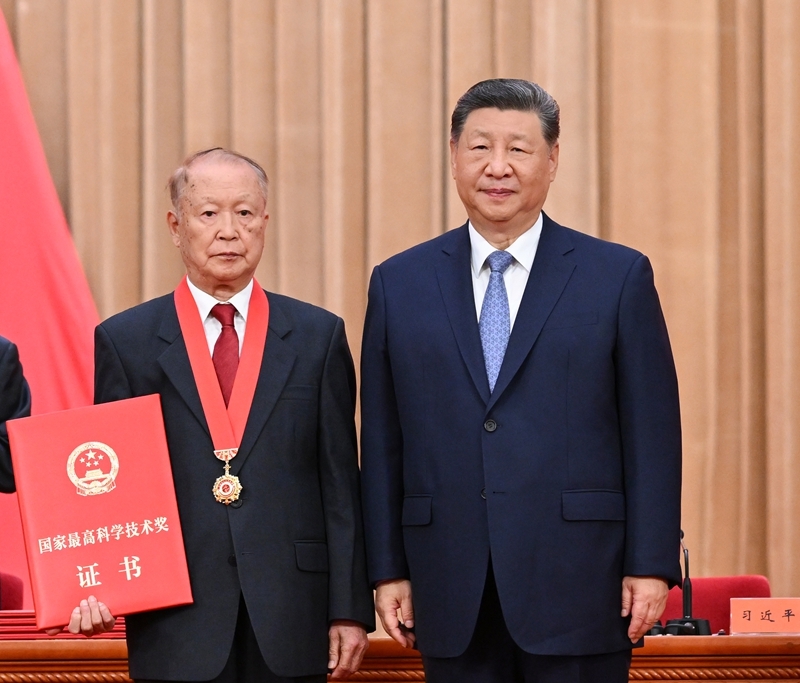 7月8日上午，国家科学技术奖励大会、中国科学院第二十二次院士大会和中国工程院第十八次院士大会、中国科学技术协会第十一次全国代表大会在北京人民大会堂隆重召开。3