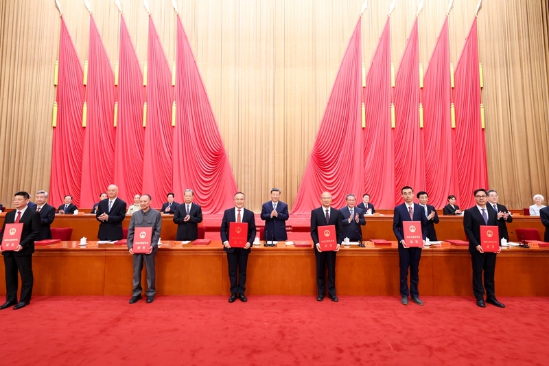 7月8日上午，国家科学技术奖励大会、中国科学院第二十二次院士大会和中国工程院第十八次院士大会、中国科学技术协会第十一次全国代表大会在北京人民大会堂隆重召开。7