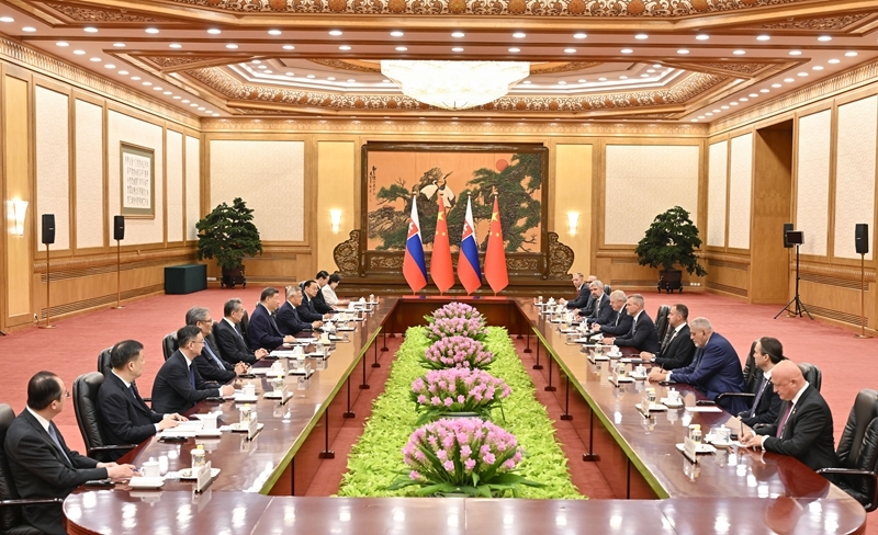7月28日上午,国家主席习近平在北京人民大会堂同来华进行国事访问的斯洛伐克总统佩列格里尼举行会谈. 7月28日上午,国家主席习近平在北京人民大会堂同来华进行国事访问的斯洛伐克总统佩列格里尼举行会谈.