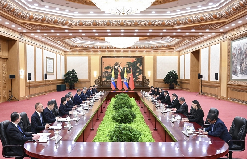 8月18日下午，国家主席习近平在北京人民大会堂同来华进行国事访问的厄瓜多尔总统诺沃亚举行会谈..