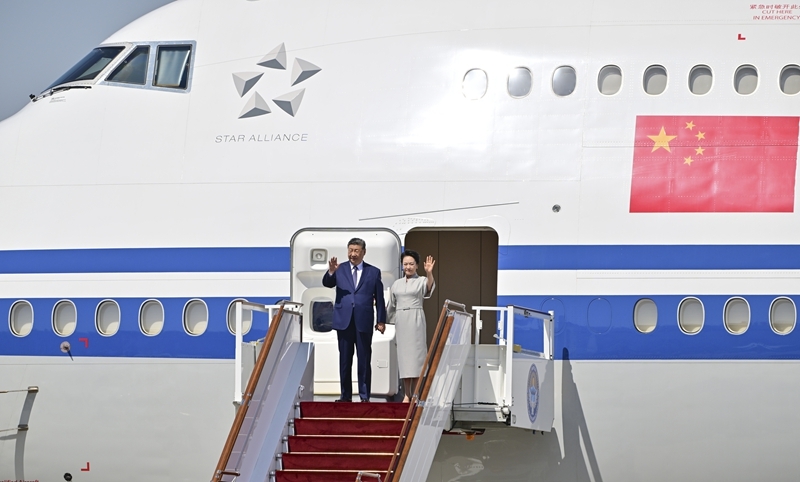 习近平抵达比什凯克出席2026年上海合作组织峰会并对吉尔吉斯斯坦进行国事访问1