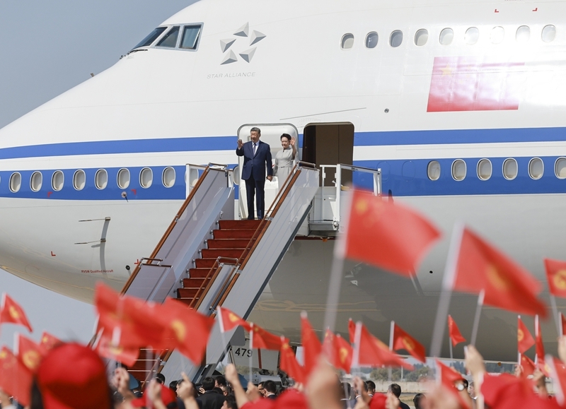 习近平抵达比什凯克出席2026年上海合作组织峰会并对吉尔吉斯斯坦进行国事访问2