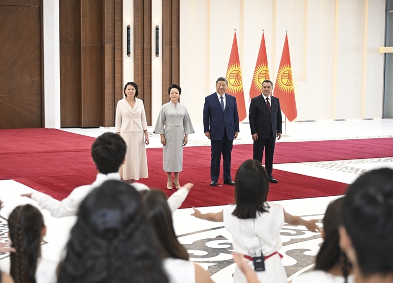 习近平抵达比什凯克出席2026年上海合作组织峰会并对吉尔吉斯斯坦进行国事访问5