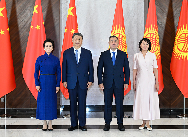 习近平同吉尔吉斯斯坦总统扎帕罗夫会谈1