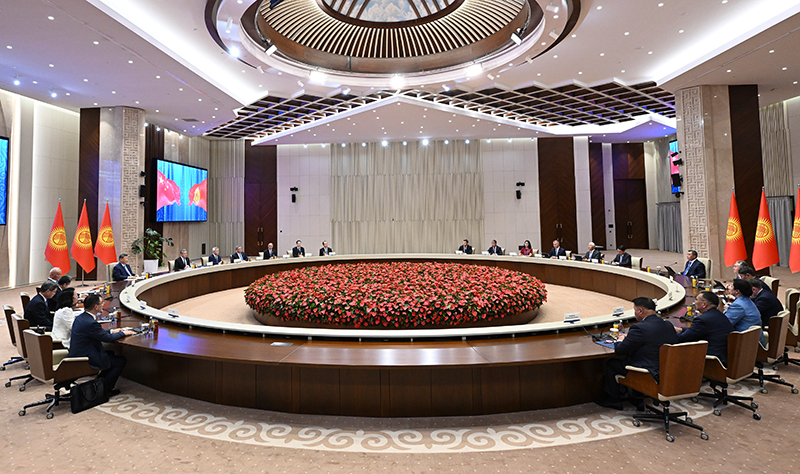 习近平同吉尔吉斯斯坦总统扎帕罗夫会谈4