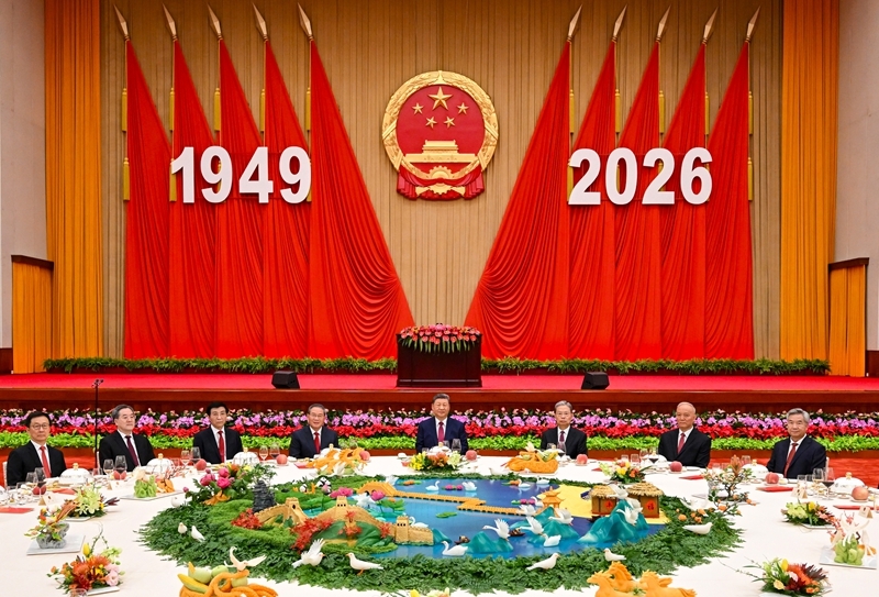 9月30日晚，庆祝中华人民共和国成立77周年招待会在北京人民大会堂举行。习近平、李强、赵乐际、王沪宁、蔡奇、丁薛祥、李希、韩正等党和国家领导人与中外人士欢聚一堂，共庆中华人民共和国华诞。