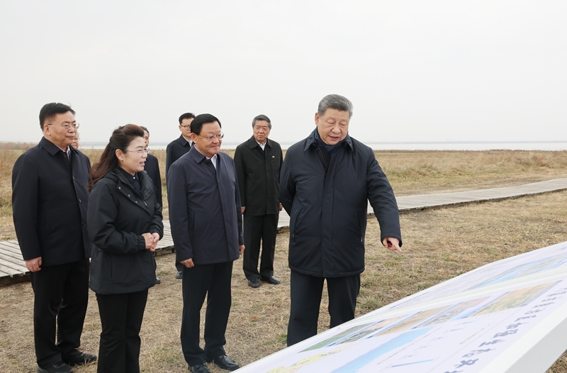 习近平在内蒙古乌兰察布考察3